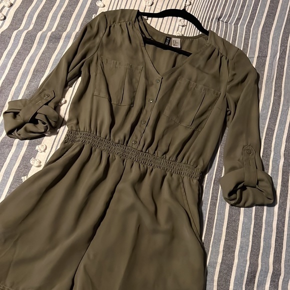 Romper - Picture 2 of 5